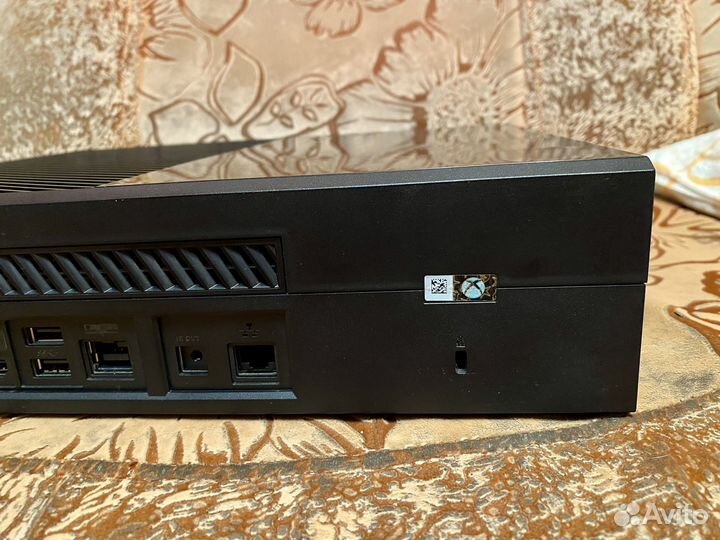 Xbox one 500 gb +джостик + комплект