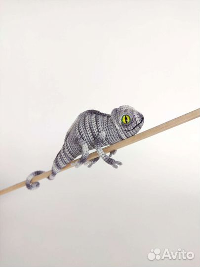 Игрушка сувенир ручной работы хамелеон