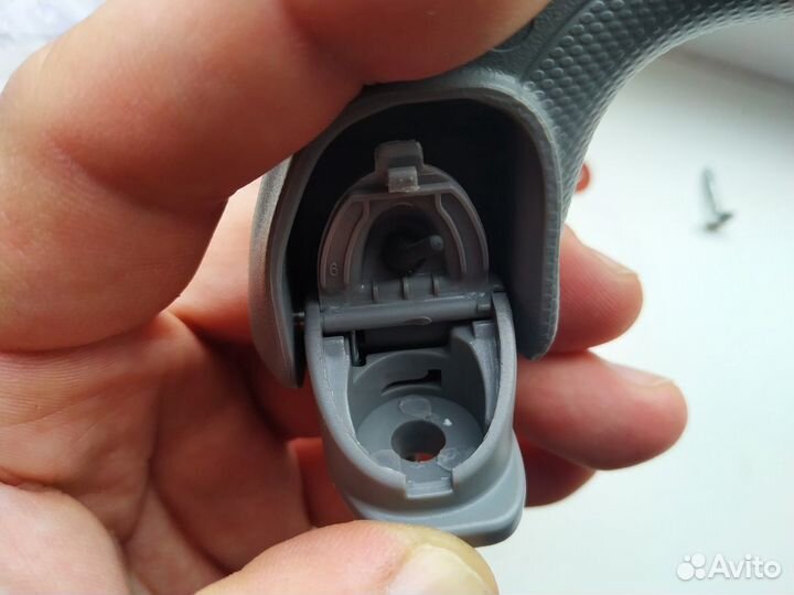 KIA RIO ручка потолочная правая оригинал