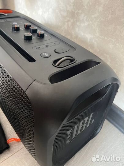 JBL Partybox On-The-GO с микрофоном