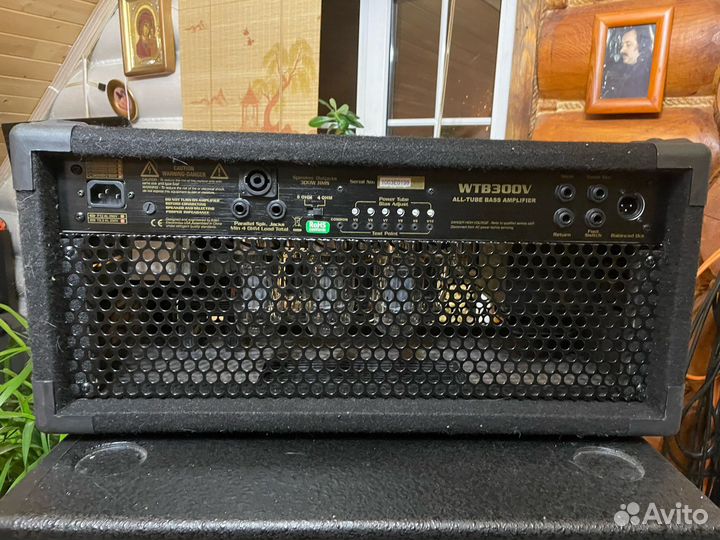 Кабинет для бас гитары Eden + Warwick