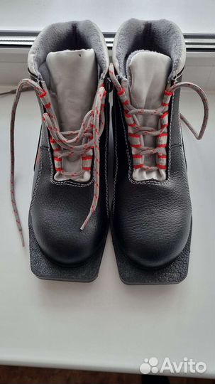 Лыжные ботинки класические