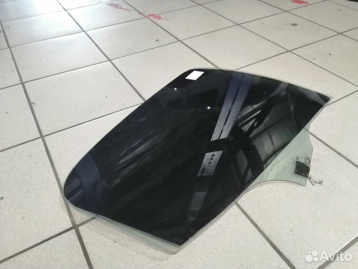 Стекло заднее правое Пежо 206 седан. Оригинал. Б/У