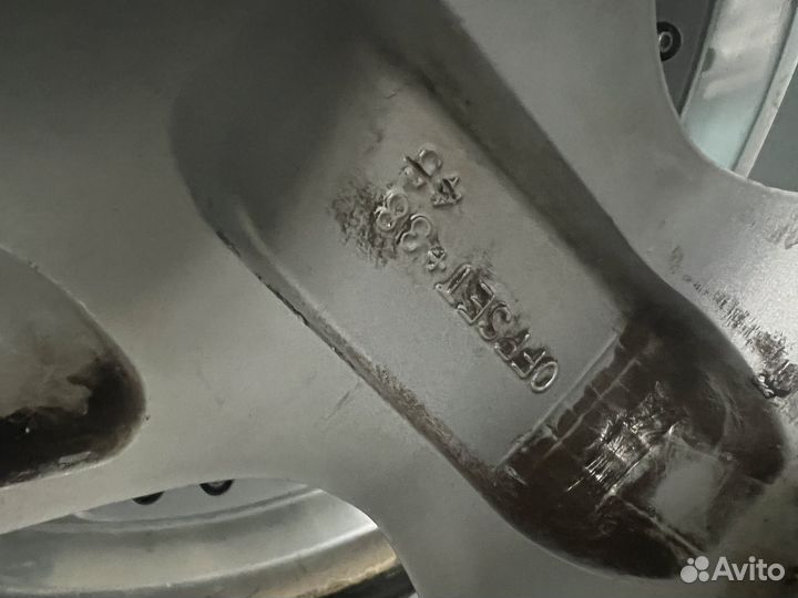 Продам комлект разношироких зимних колес