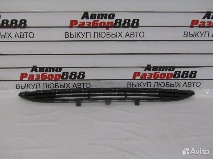 Решетка в бампер центральная Hyundai Solaris седан