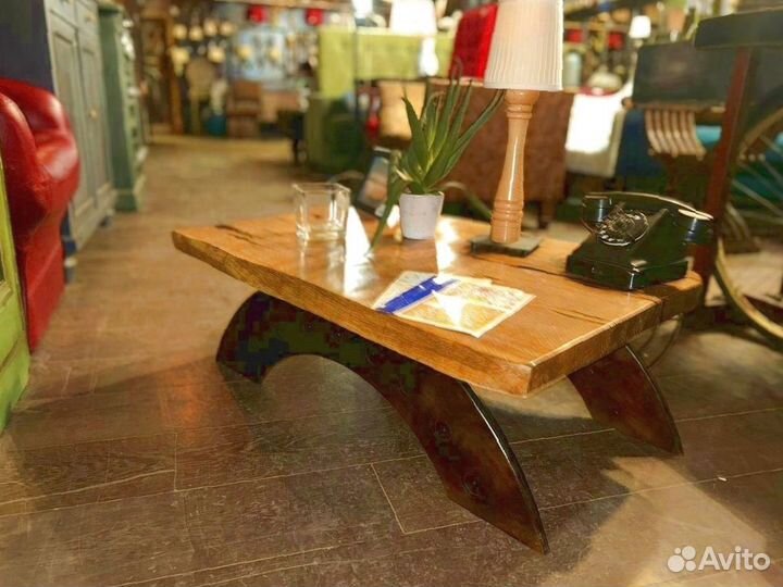 Низкий столик из массива