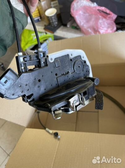 Ниссан тиана 2013 J32 замок двери правой задней