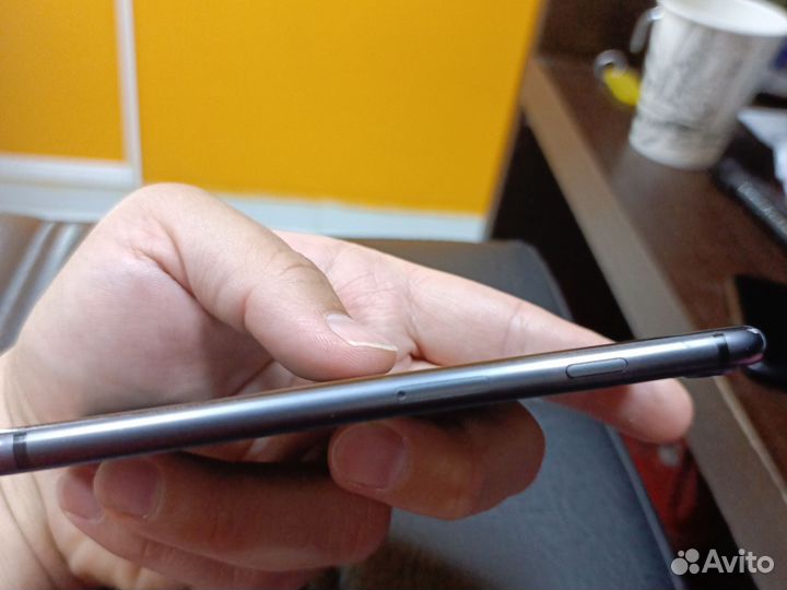 iPhone 8, 64 ГБ
