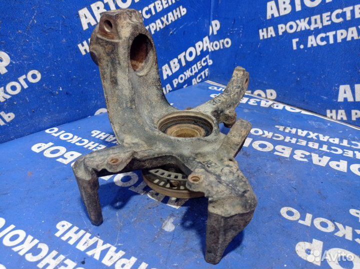 Передний правый поворотный кулак Skoda Octavia A4