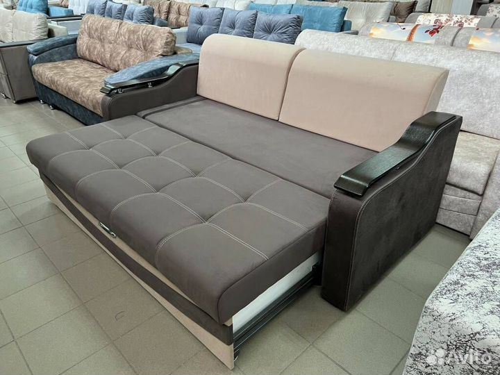 Диван на металлокаркасе