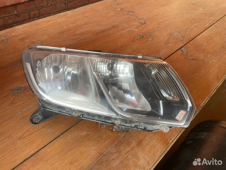 Фары на LADA largus