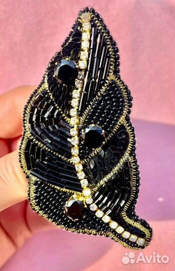 Брошь из бисера
