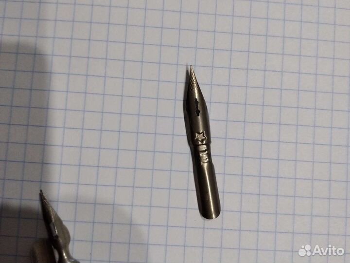 Перьевая ручка и перо 