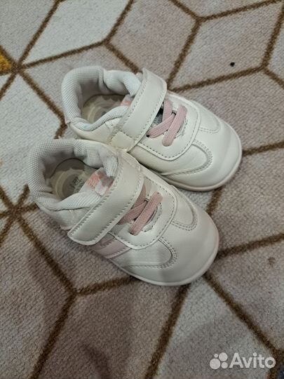 Продаю красовки для девочки 20р