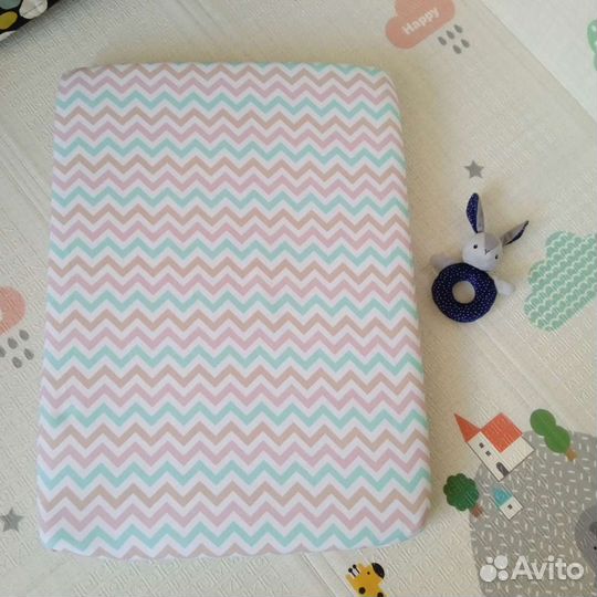 Матрас на пеленальный стол 53х72 + наматрасник б/у