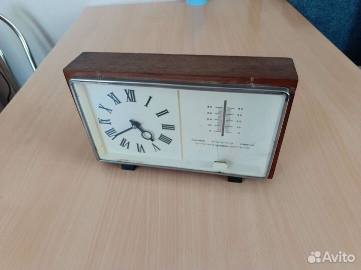 Часы с барометром