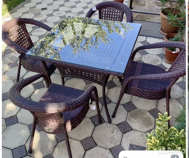 Стол со стульями садовый