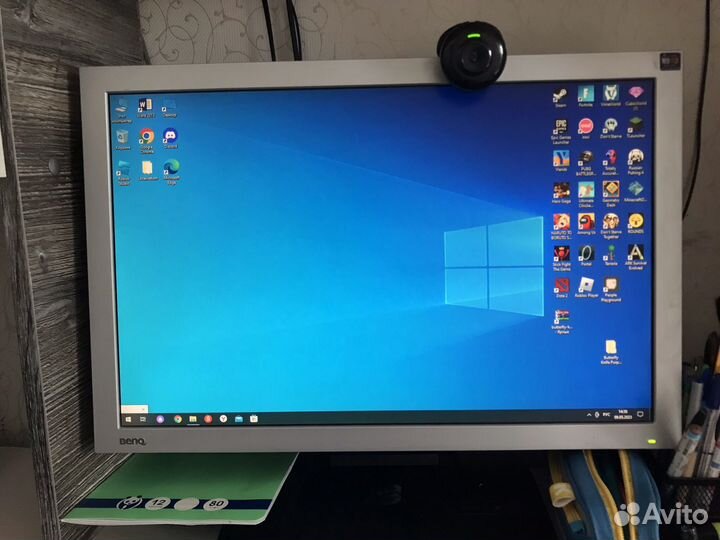 Монитор benq и другие аксессуары: 2 колонки и т.д