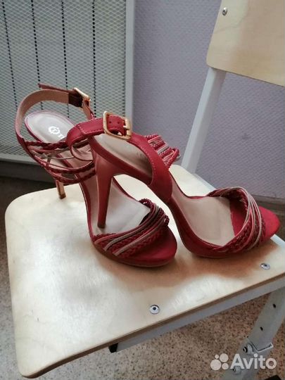 Босоножки женские