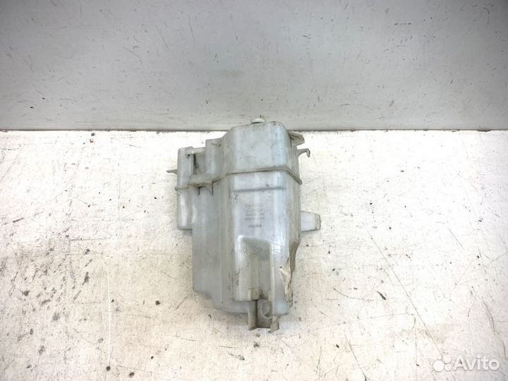 Бачок омывателя Toyota Rav4 40 2012-2019