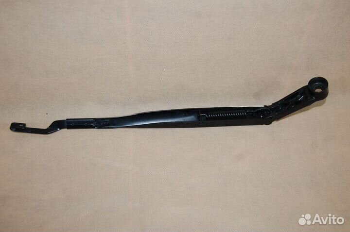 Поводок стеклоочистителя правый - Lexus LX 3