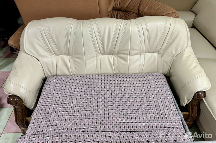 Кожаный диван на дубе