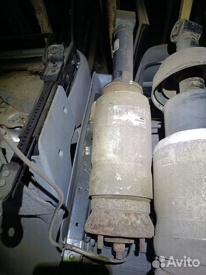 Пневмостойка передняя левая для Land Rover Range 1