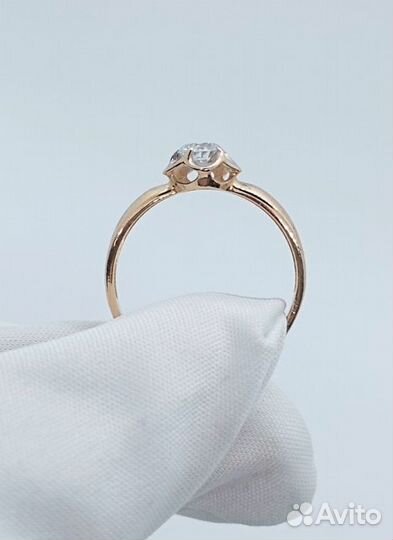 Золотое кольцо с камнем 17,5р