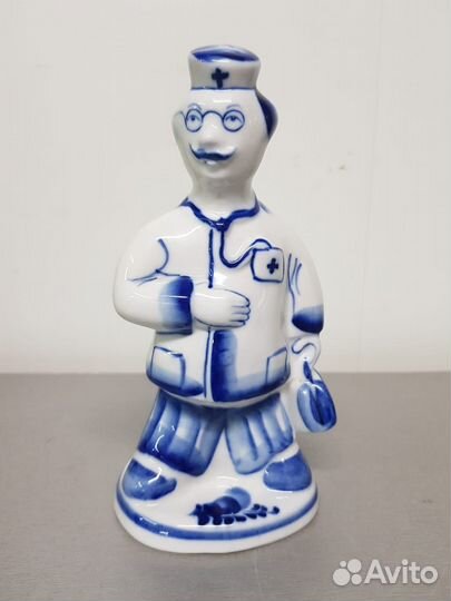 Статуэтка фарфоровая 
