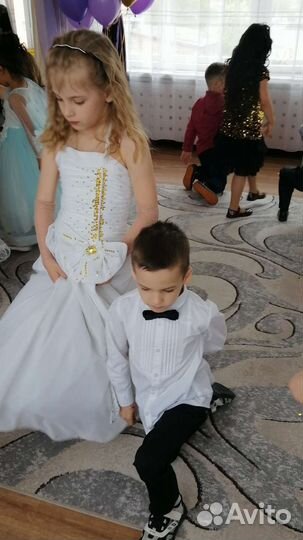 Продам платье на 6-7лет