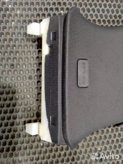 Накладка стойки левая Audi A4 B9 DES 2.0 TDI 2017