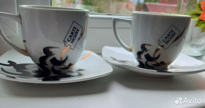 Стаканы,кофейные пары,пепельница,пивная кружка