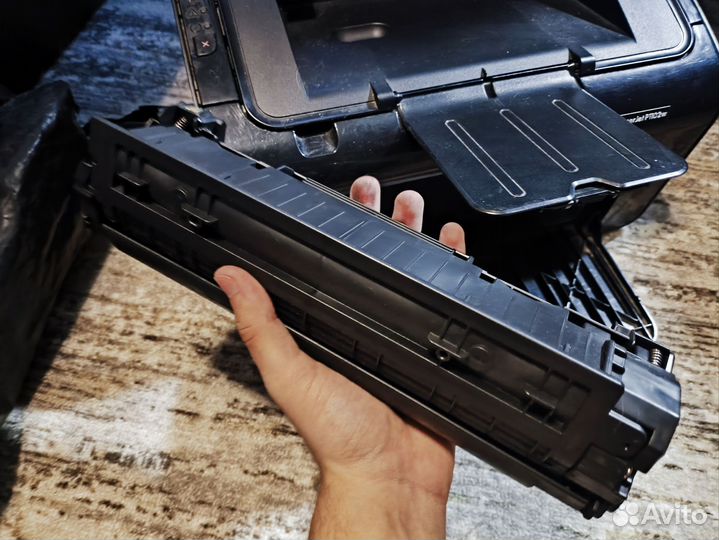 HP LaserJet P1102w - принтер