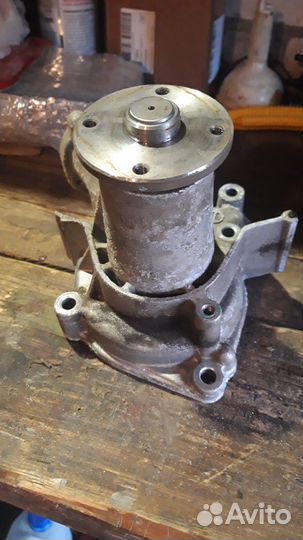 Помпа Mitsubishi 4D56 2,5D