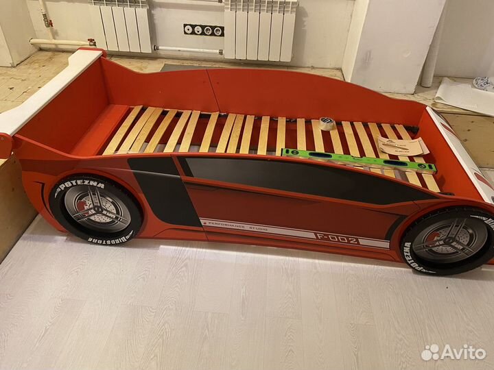 Детская кровать машинка