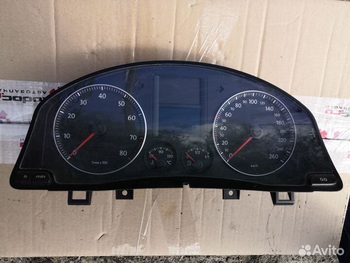 Панель приборов Volkswagen Golf 5