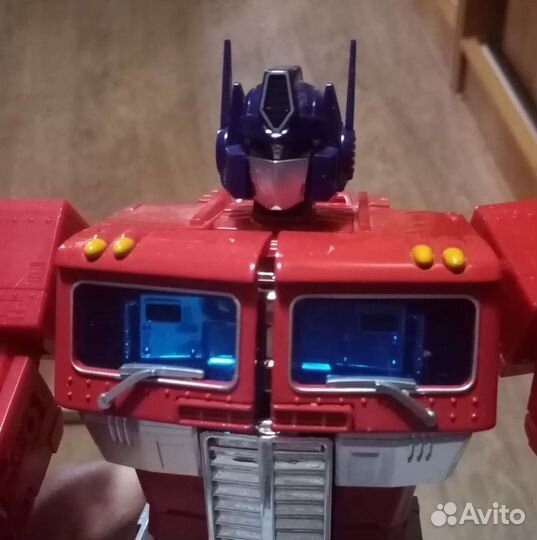 Игрушка оптимус прайм