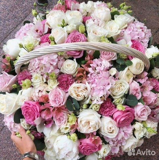 Живые цветы букеты в корзине,букет цветов