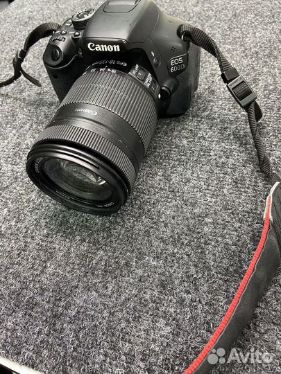 Зеркальный фотоаппарат Canon EOS 600 D