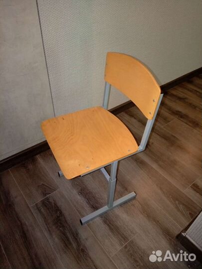 Стул ученический регулируемый