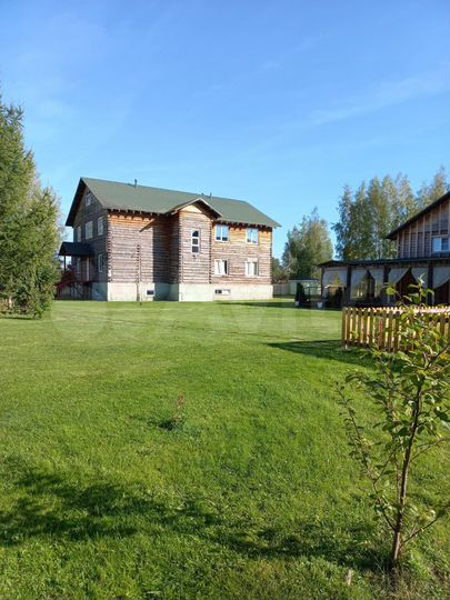 Дом 900 м² на участке 70 сот.