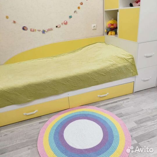 Ковер круглый вязаный