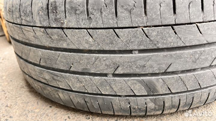 Kumho Ecsta HS52 21.5/50 R17 95