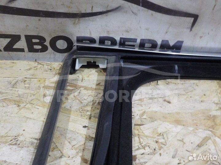 Уплотнитель стекла двери опускного VW Touareg