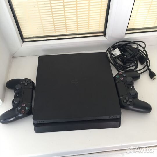 Ps4 slim с играми два жестика