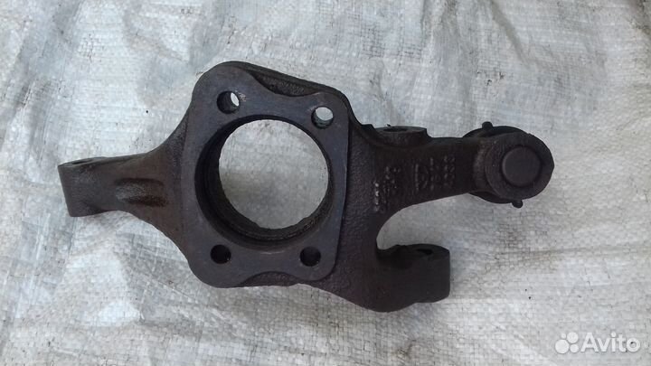 Шевроле Лачетти задняя правая цапфа