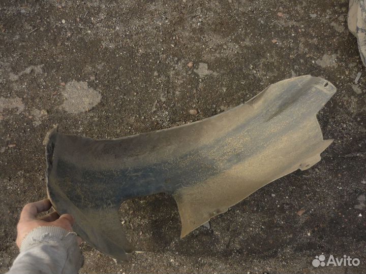 Подкрылок задний правый Форд Мондео 2