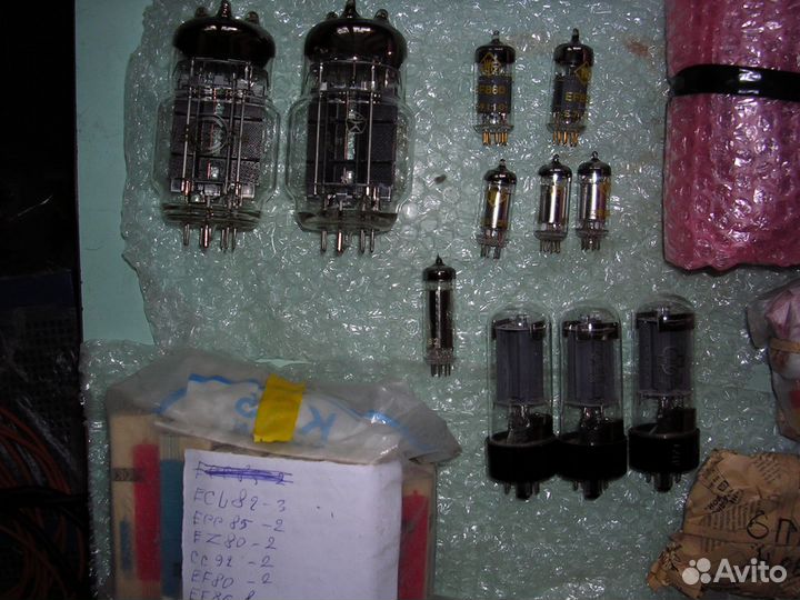 Лампы разные: ECC81(12ат7), EL84 и другие