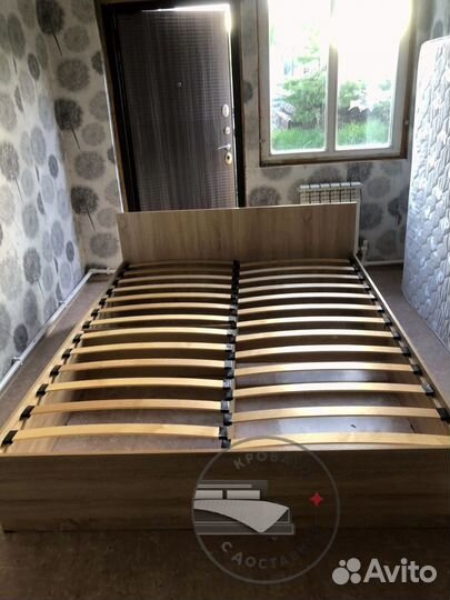 Кровать