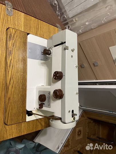 Швейная машина Чайка 143